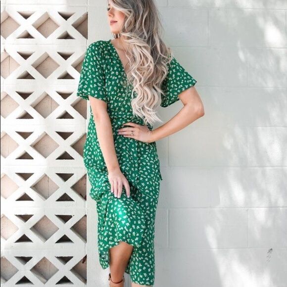 Annabelle Dresses & Skirts - ✨ HP✨Annabelle Floral Wrap✨